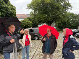 WIR .. lassen niemanden im Regen stehen.